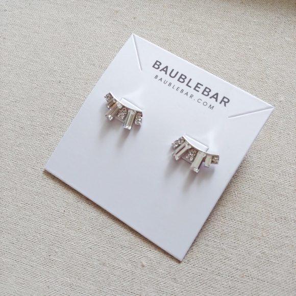BaubleBar Jewelry - NWT BaubleBar Deco Baguette Ear Crawler - Silver BaubleBar Jewelry - NWT BaubleBar Deco Baguette Ear Crawler - Silver